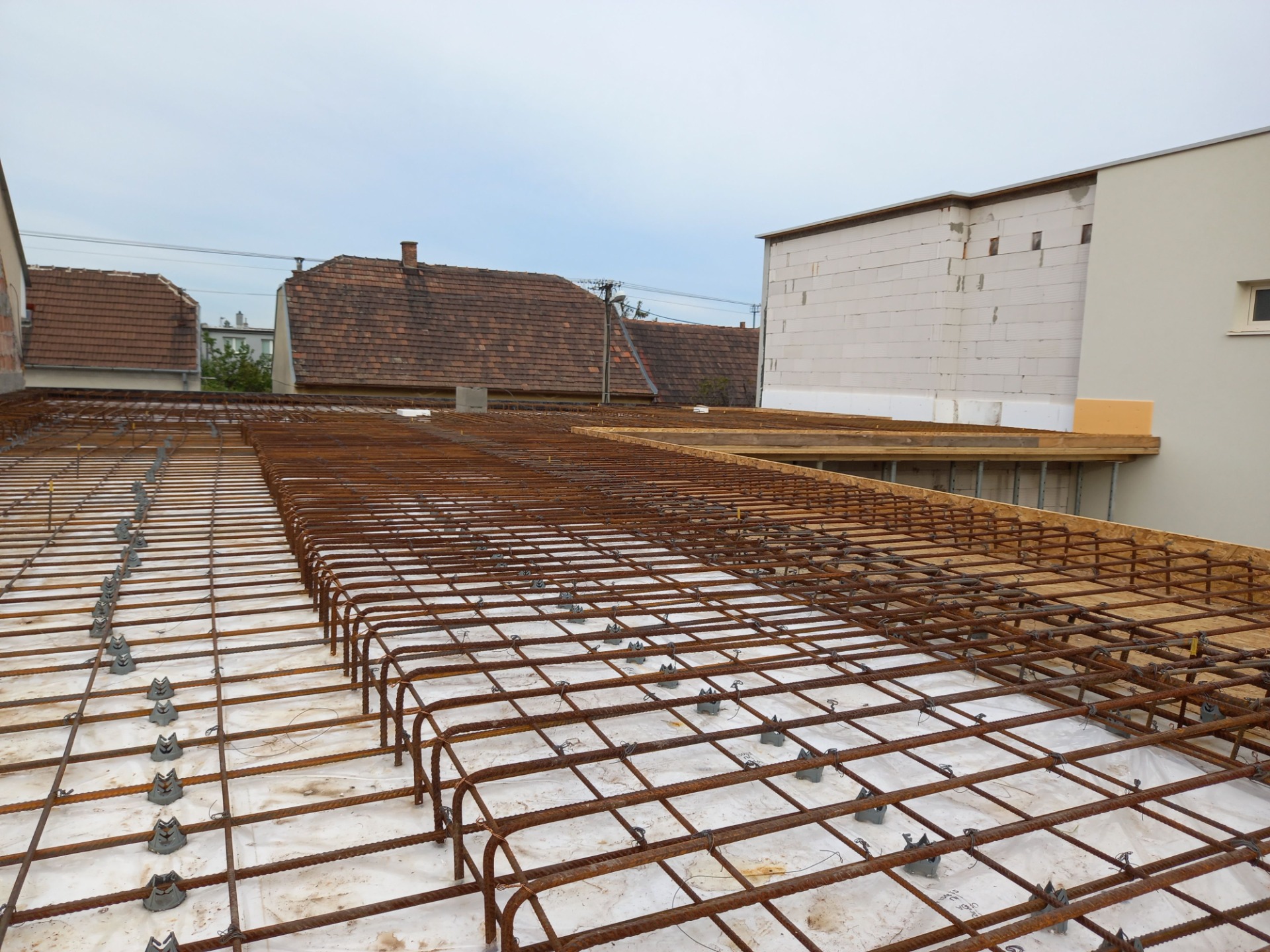 Armovanie a príprava debnenia pre železobetónovú konštrukciu, Bratislava Rača.